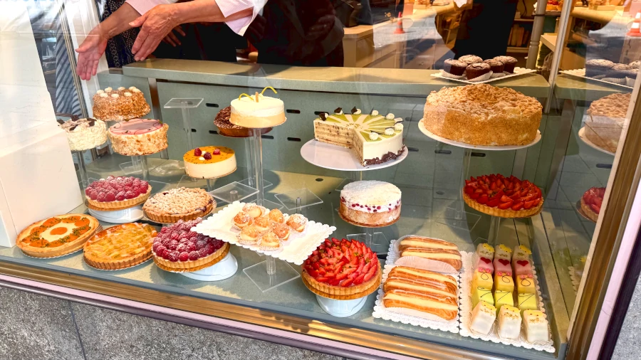 Kuchen und Macarons beim Spaziergang durch die Gassen